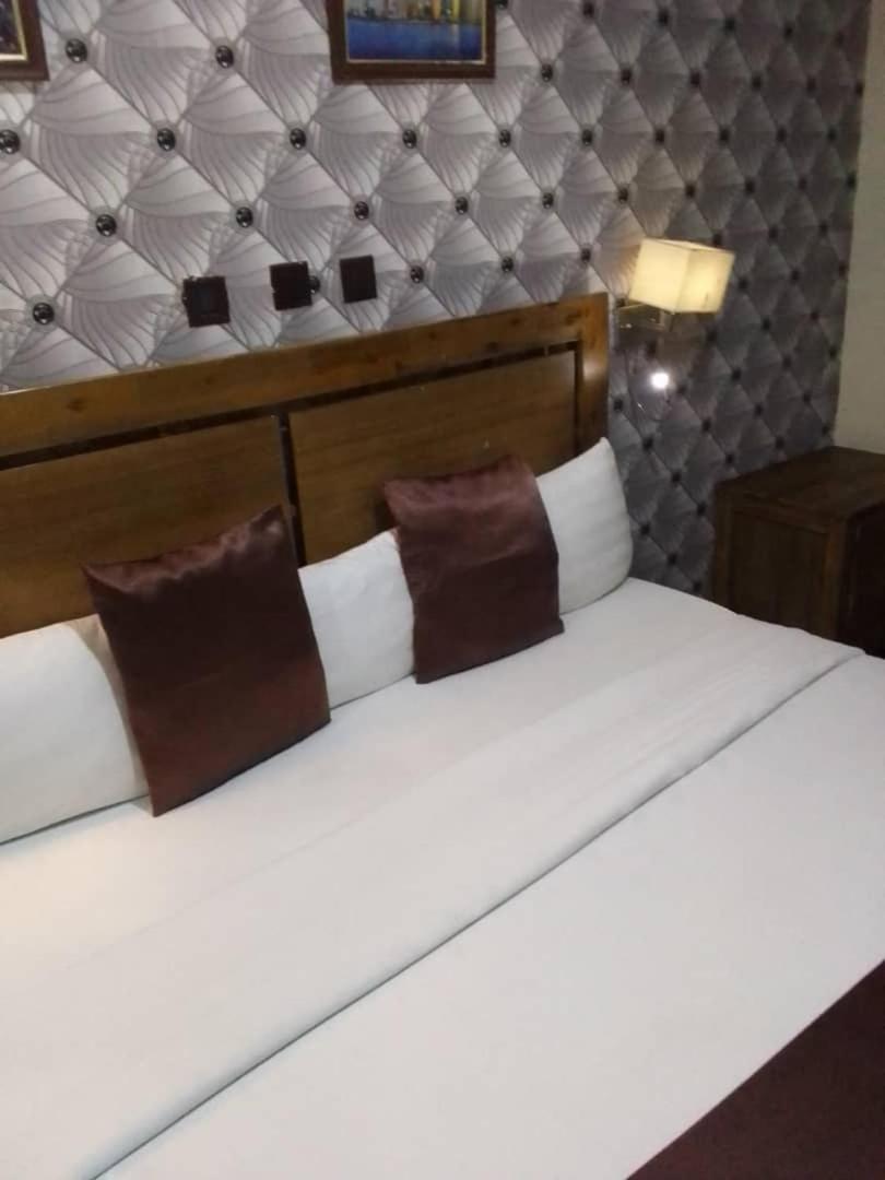 Blue Moon Hotels Victoria Island 라고스 외부 사진